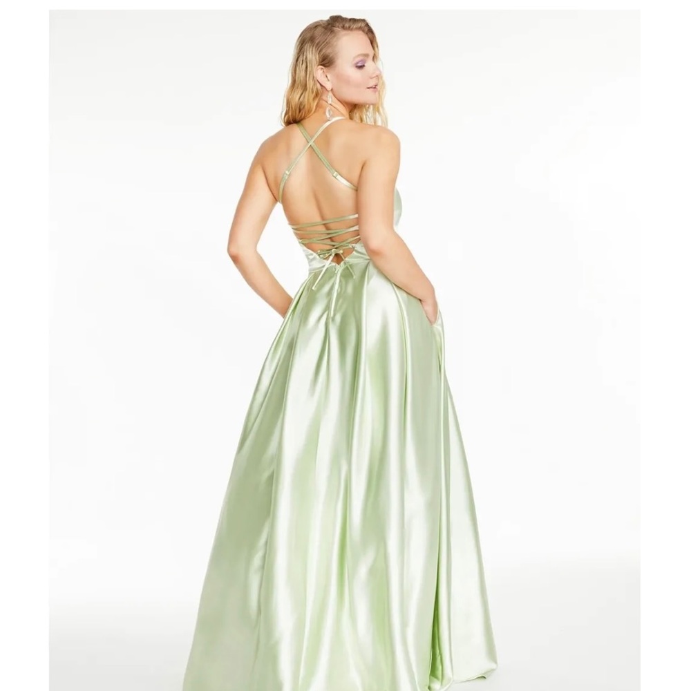 Speechless Women’s Green Pocketed Lace Up Back Satin Spaghetti Strap